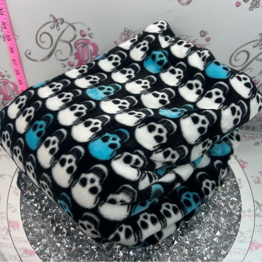 Betsey Johnson blanket Black White Blue Skull Print Plush throw soft Pink Label